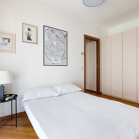 Cosy Studio With Balcony & Private Garage Milan Exterior photo