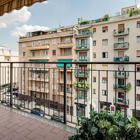Cosy Studio With Balcony & Private Garage Milan Exterior photo