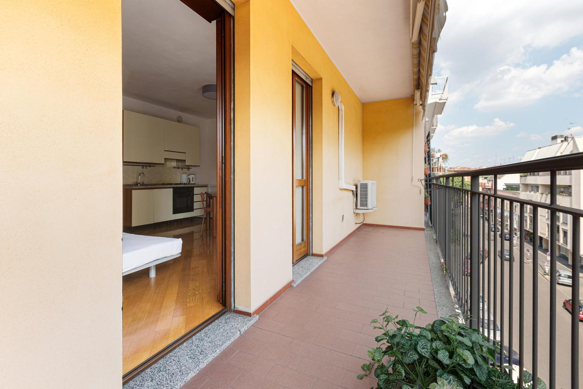 Cosy Studio With Balcony & Private Garage Milan Exterior photo