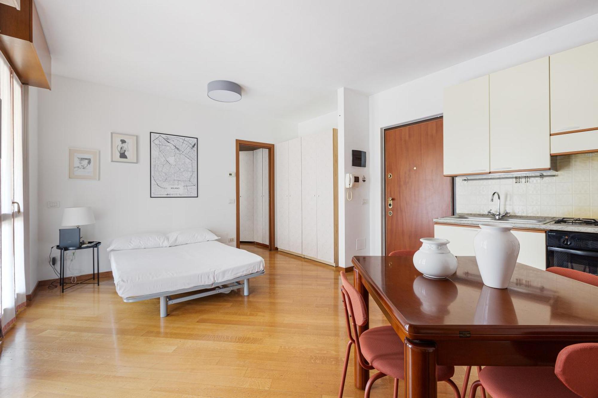 Cosy Studio With Balcony & Private Garage Milan Exterior photo