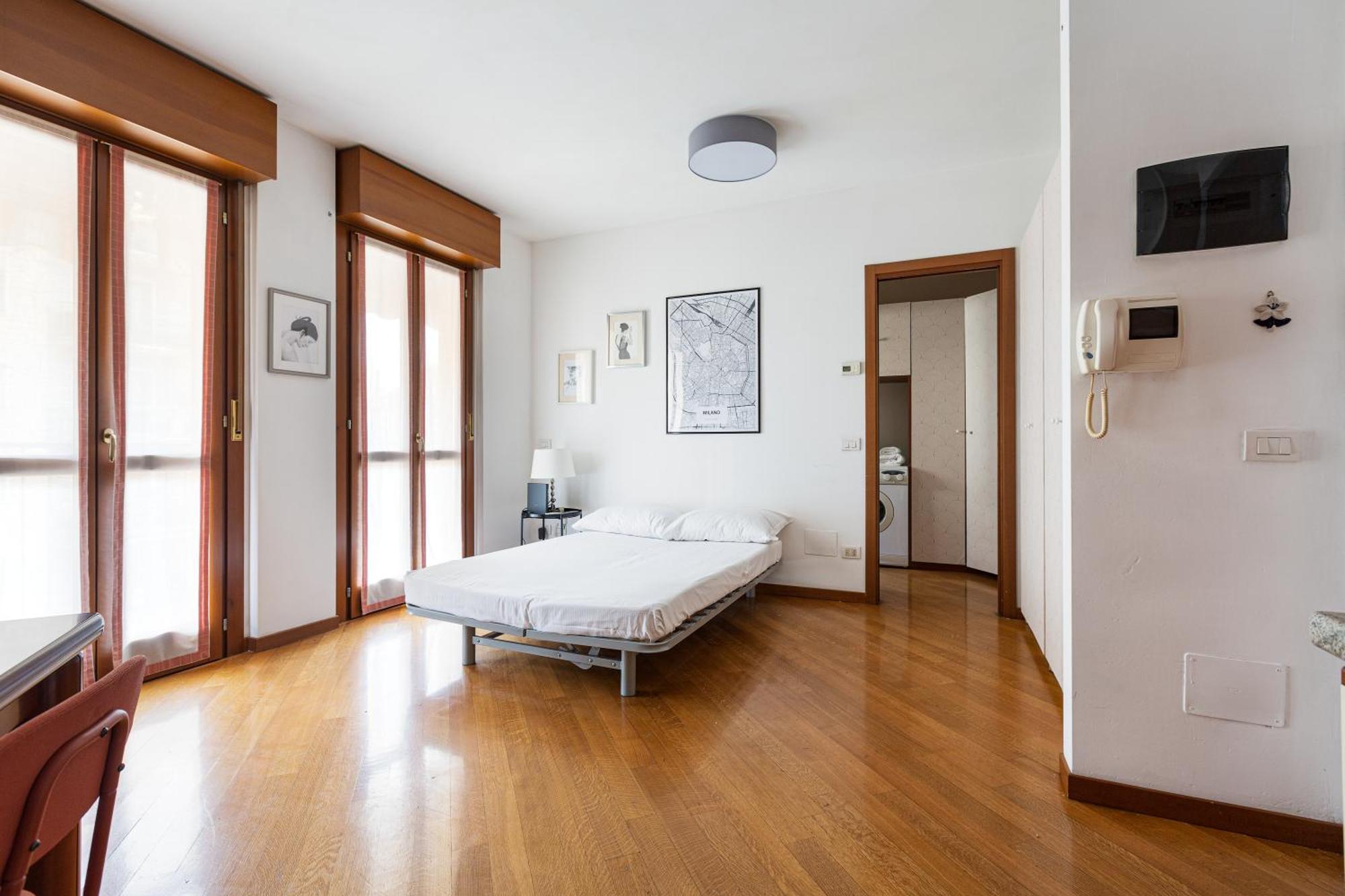 Cosy Studio With Balcony & Private Garage Milan Exterior photo