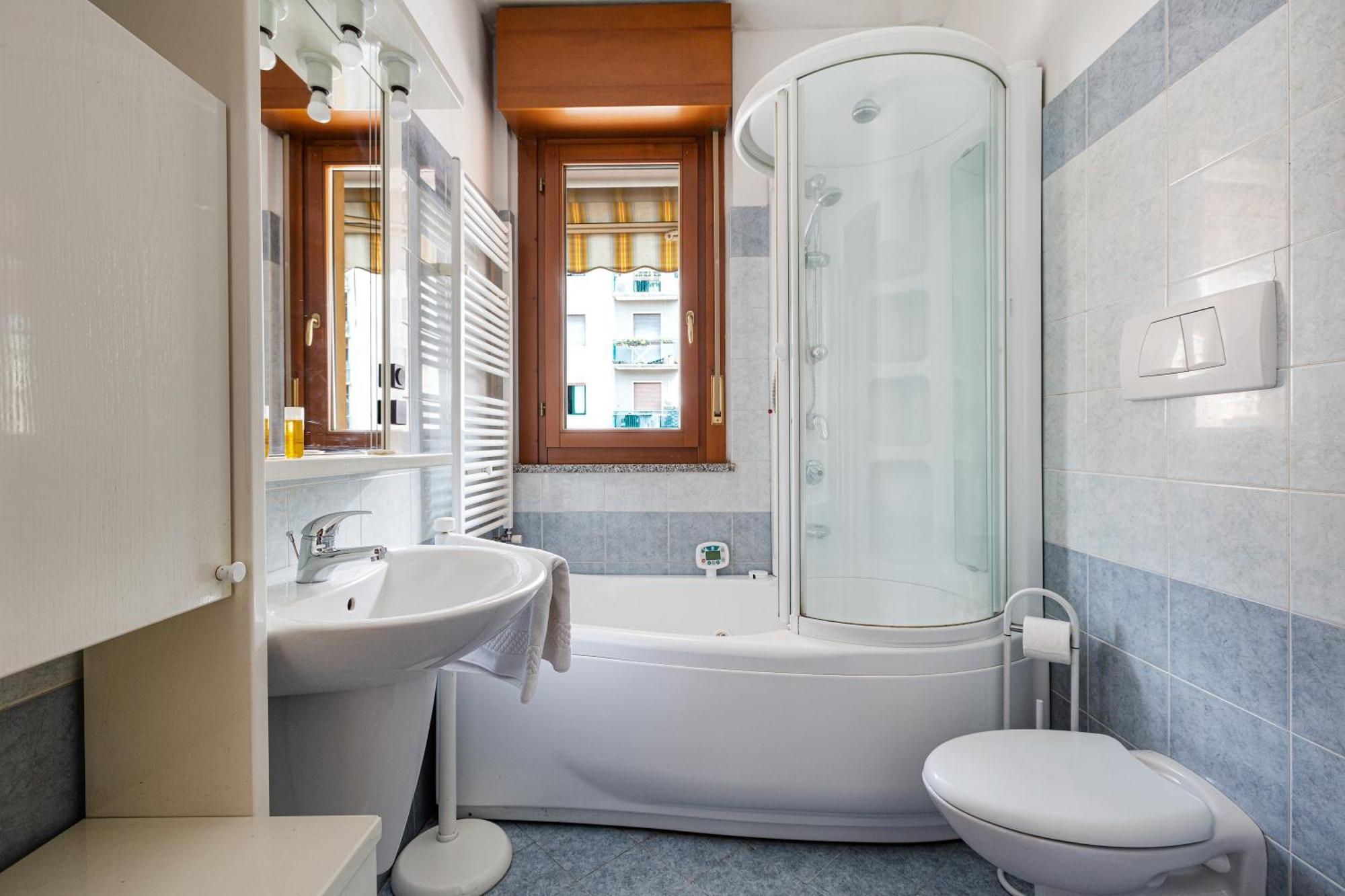 Cosy Studio With Balcony & Private Garage Milan Exterior photo
