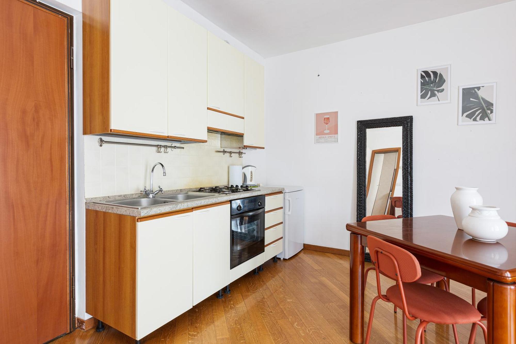 Cosy Studio With Balcony & Private Garage Milan Exterior photo
