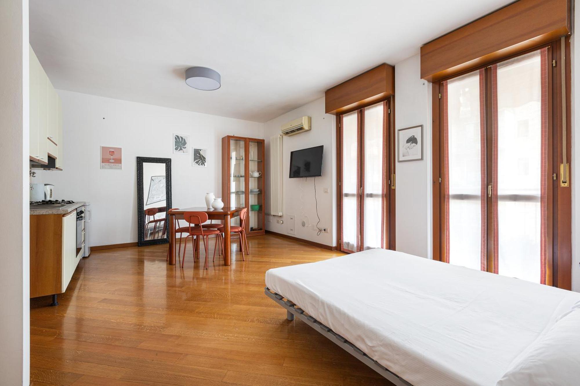 Cosy Studio With Balcony & Private Garage Milan Exterior photo